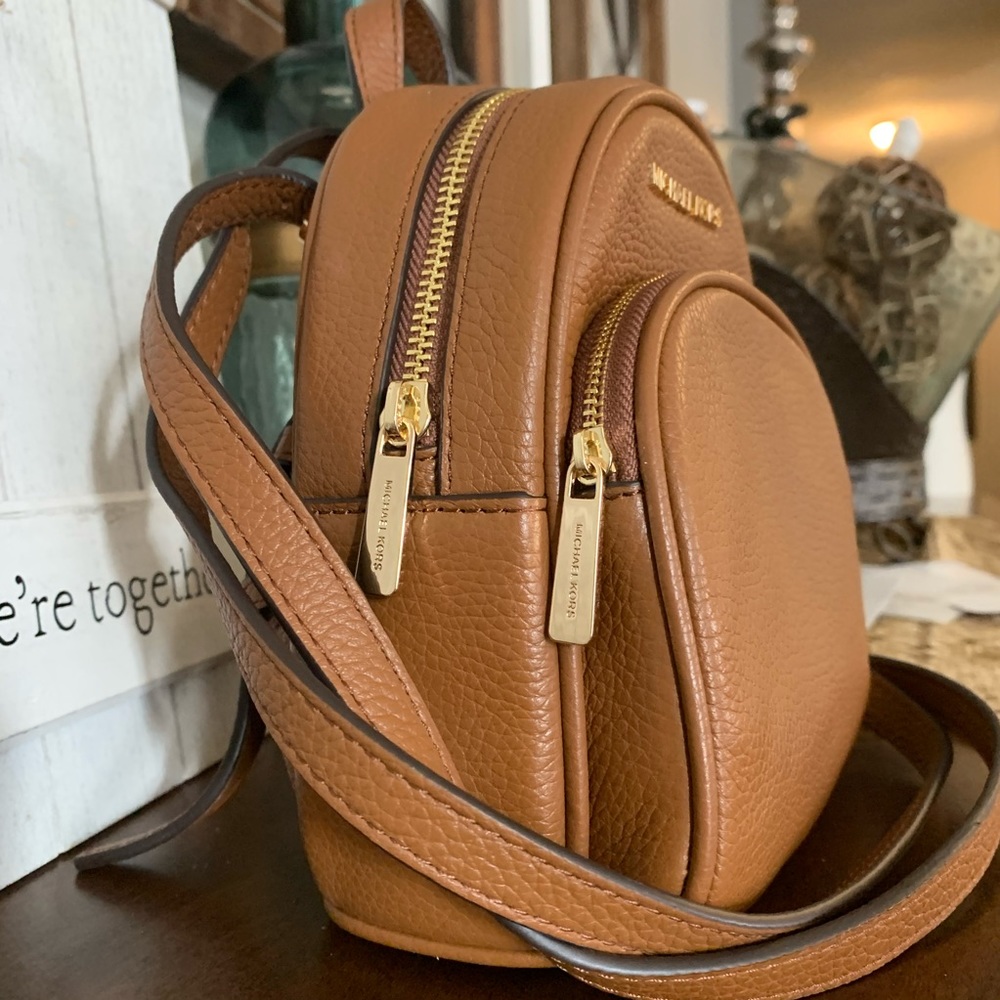 New super stylish MK small crossbody/ backpack 😍 - Picture 8 of 8
